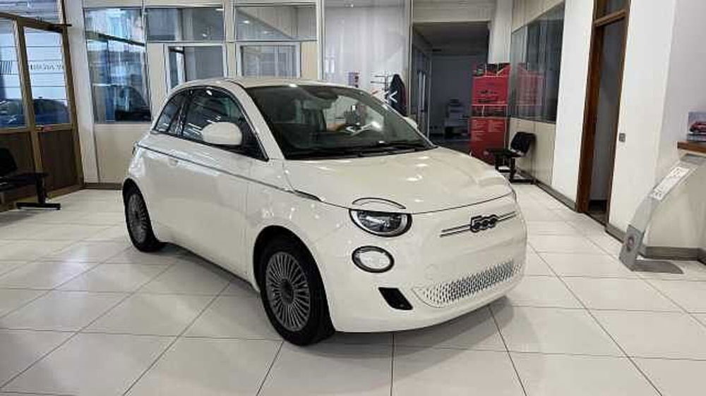 Fiat 500e nuova a Milano