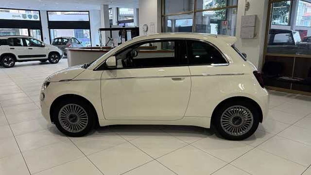 Fiat 500e nuova a Milano (2)