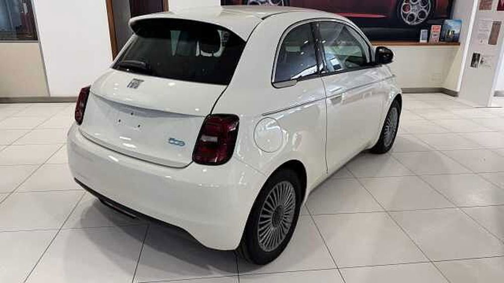 Fiat 500e nuova a Milano (3)