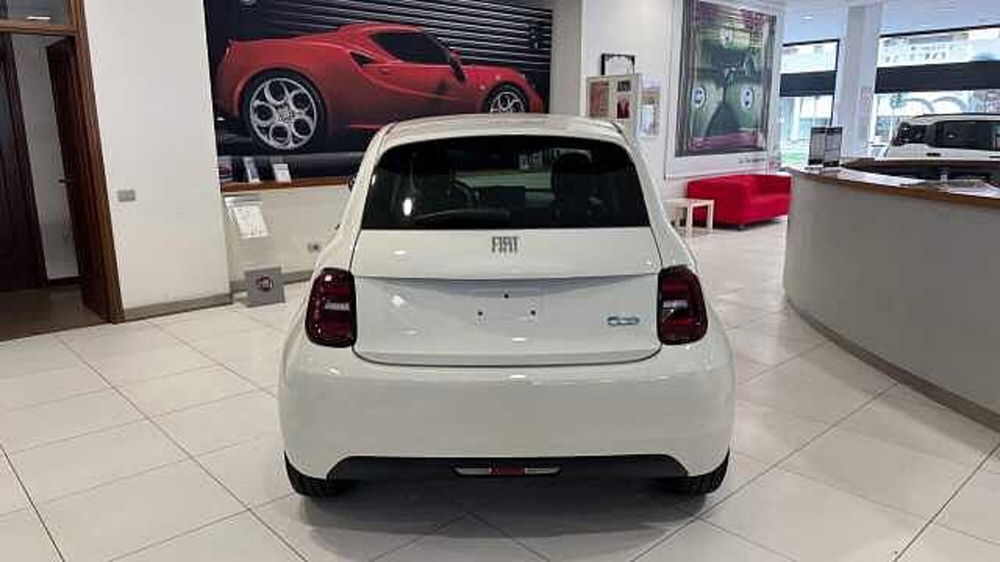 Fiat 500e nuova a Milano (4)