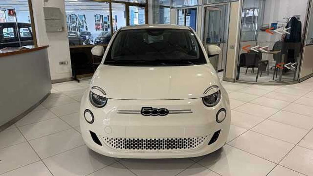 Fiat 500e nuova a Milano (5)