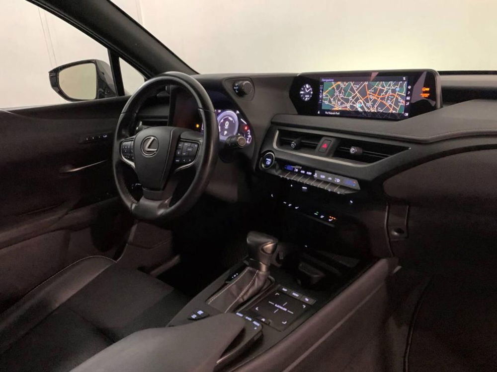 Lexus UX usata a Torino (7)