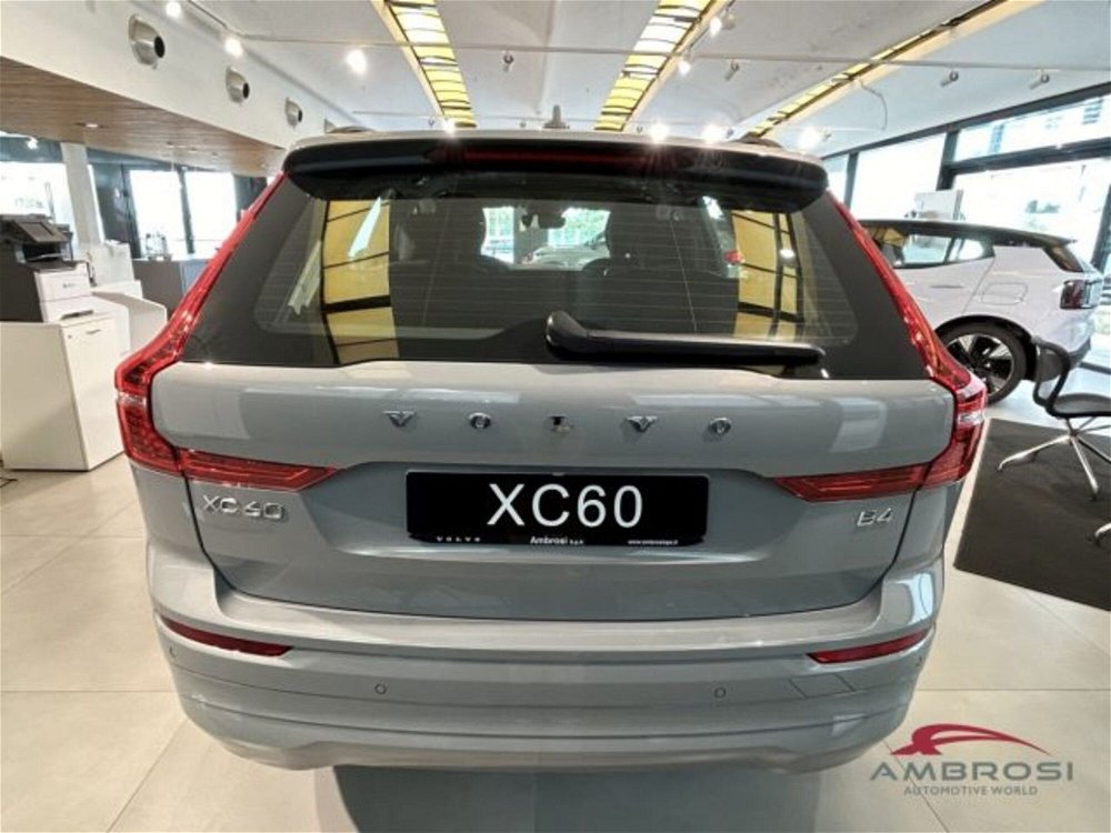 Volvo XC60 B4 automatico Core  nuova a Corciano (4)