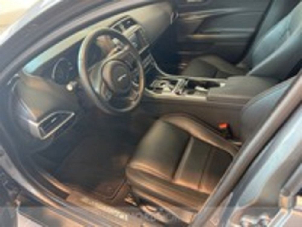 Jaguar XE 2.0 D Turbo 180CV Prestige  del 2016 usata a Pordenone (5)