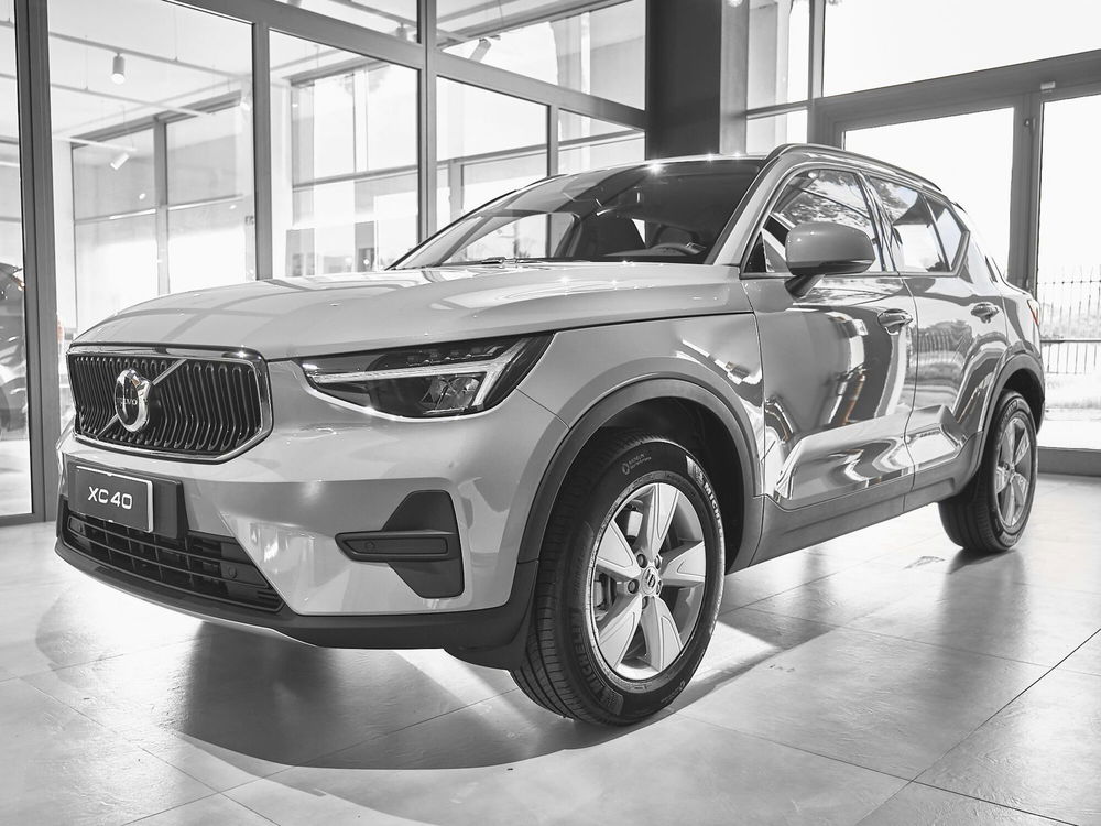 Volvo XC40 nuova a Prato (2)