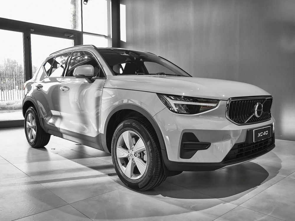 Volvo XC40 nuova a Prato (4)