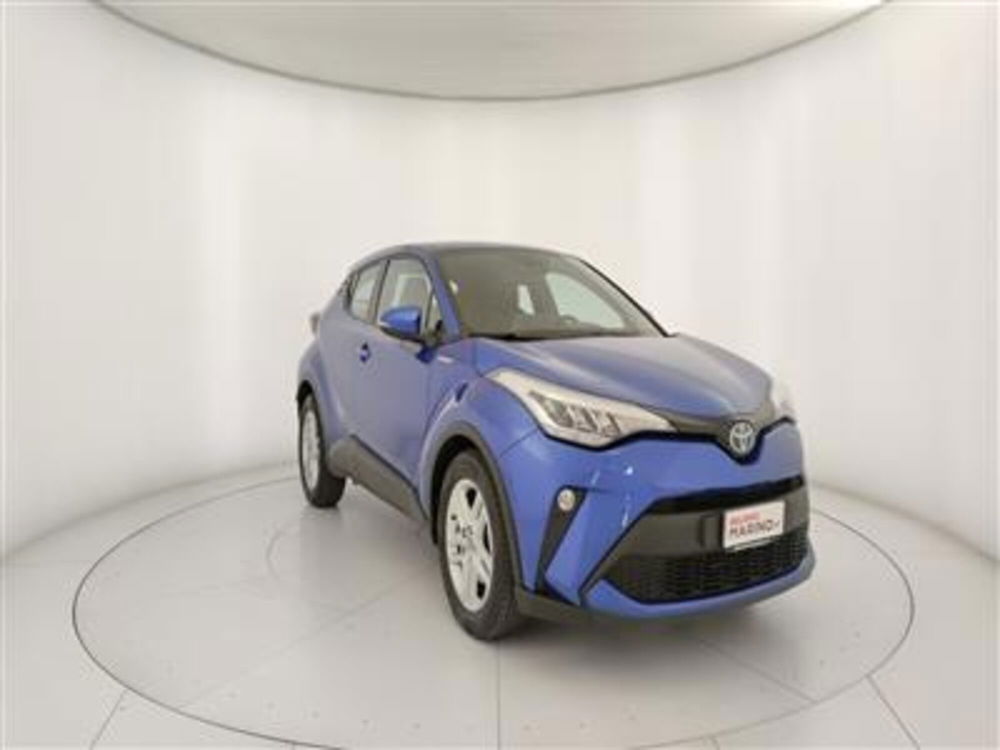 Toyota Toyota C-HR usata a Bari (11)