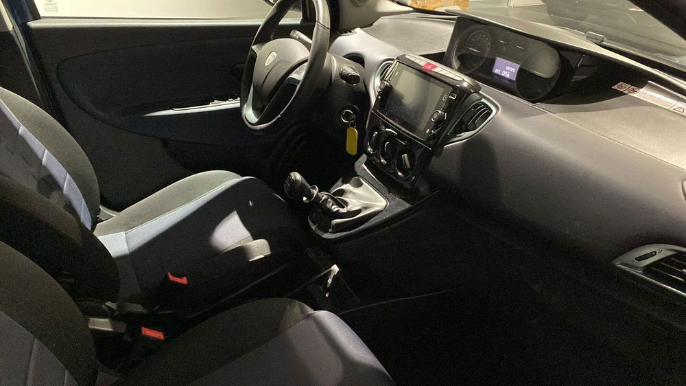 Lancia Ypsilon usata a Bergamo (12)