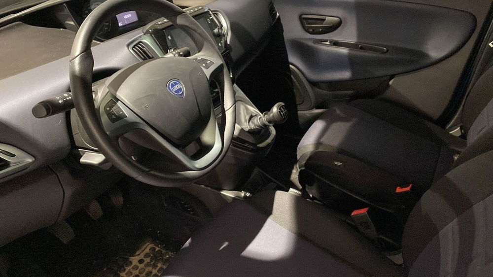 Lancia Ypsilon usata a Bergamo (8)