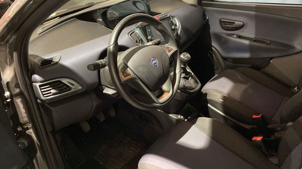 Lancia Ypsilon usata a Bergamo (10)