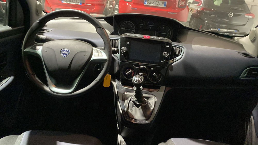 Lancia Ypsilon usata a Bergamo (14)