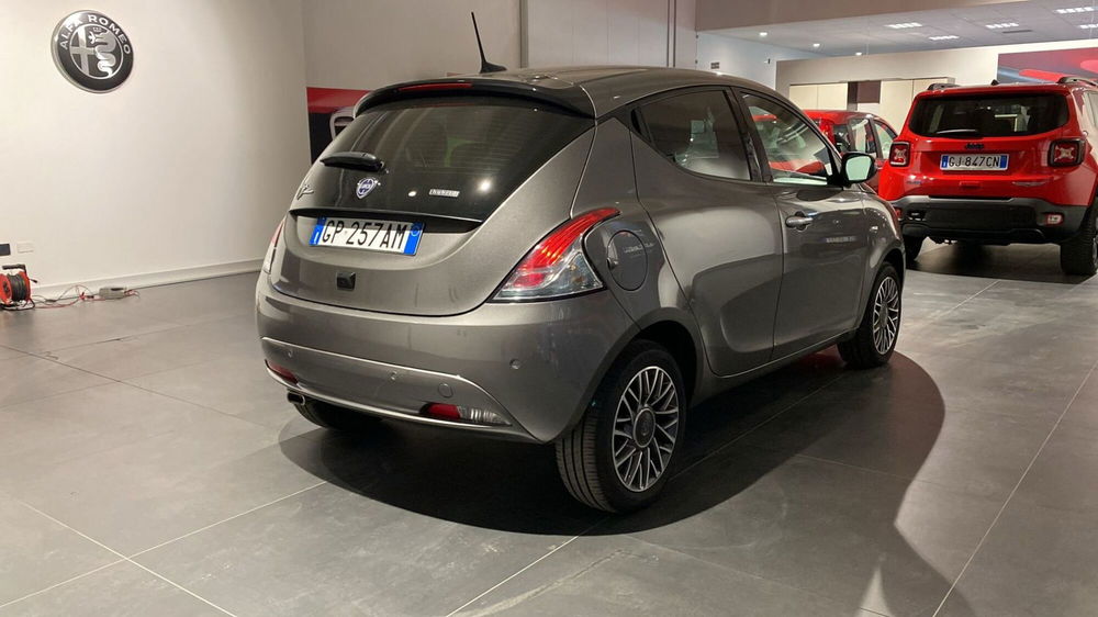 Lancia Ypsilon usata a Bergamo (4)