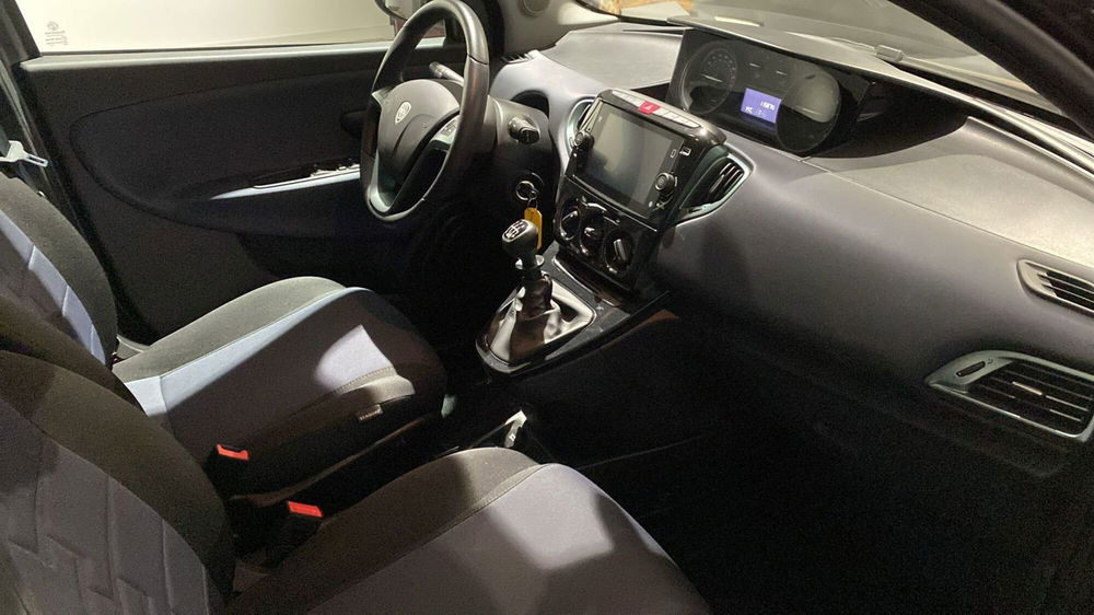 Lancia Ypsilon usata a Bergamo (9)