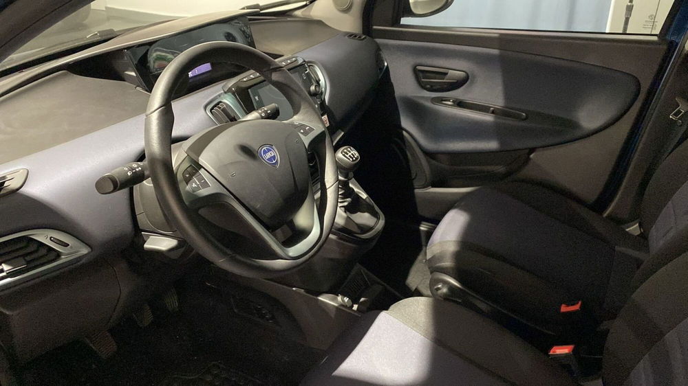 Lancia Ypsilon usata a Bergamo (10)