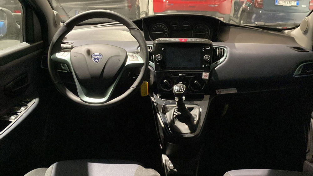 Lancia Ypsilon usata a Bergamo (11)