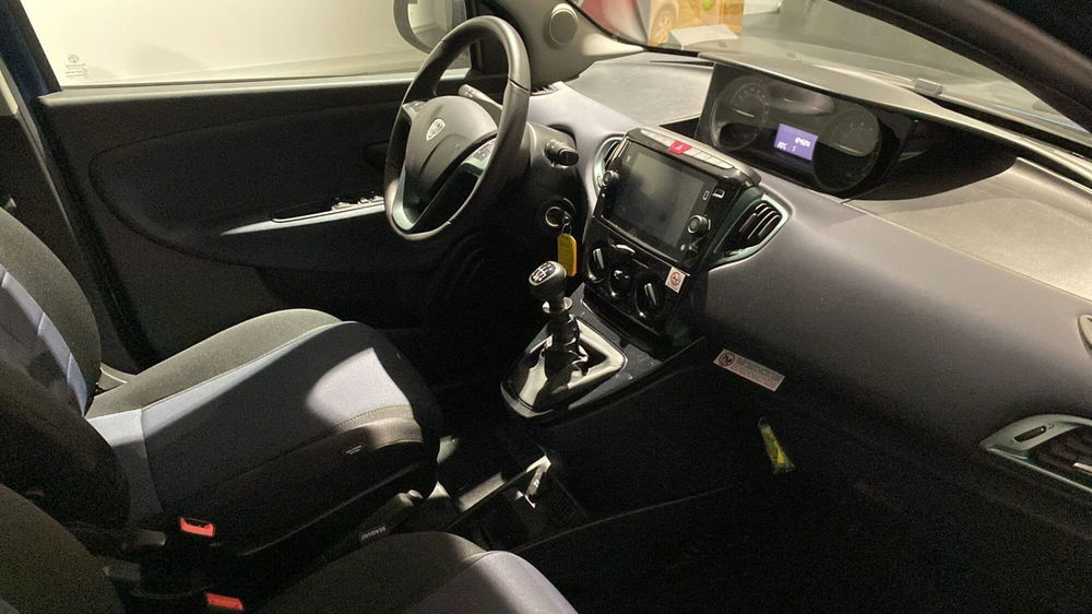 Lancia Ypsilon usata a Bergamo (13)