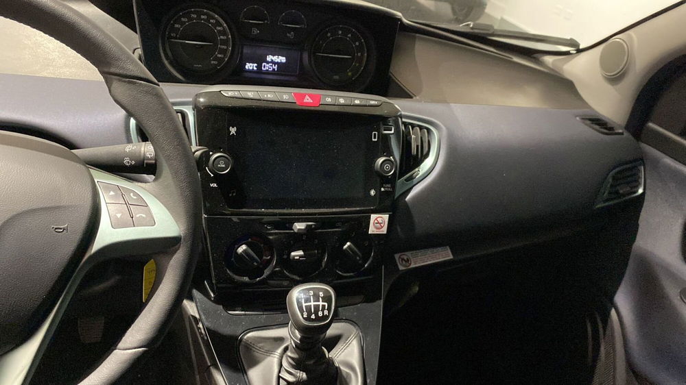 Lancia Ypsilon usata a Bergamo (9)