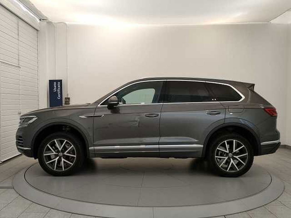 Volkswagen Touareg 3.0 V6 TSI Elegance del 2021 usata a Busto Arsizio (3)