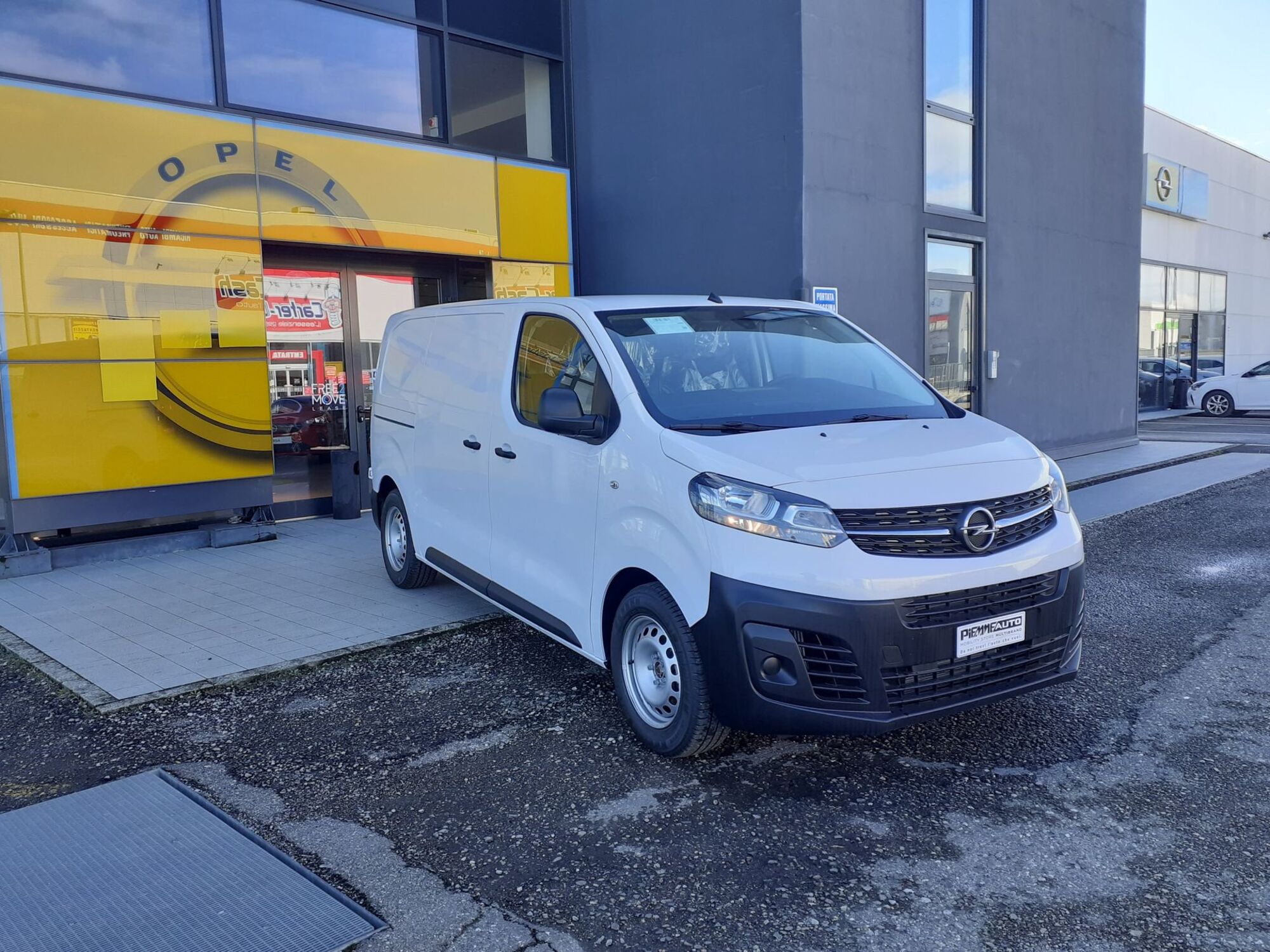 Opel Vivaro 2.0 Diesel 145CV S&amp;S AT8 PL-TN M  nuova a Piacenza