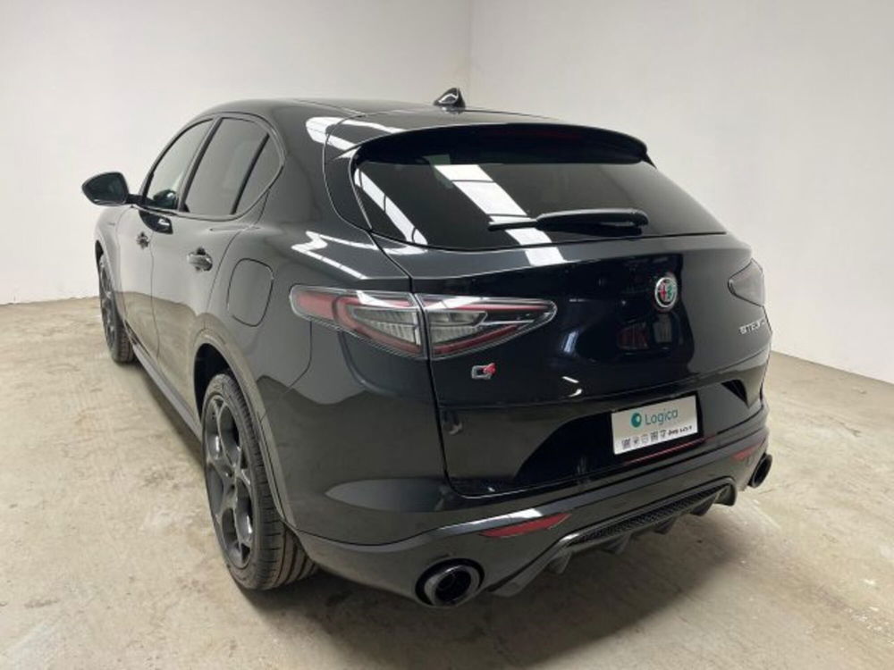 Alfa Romeo Stelvio nuova a Biella (4)