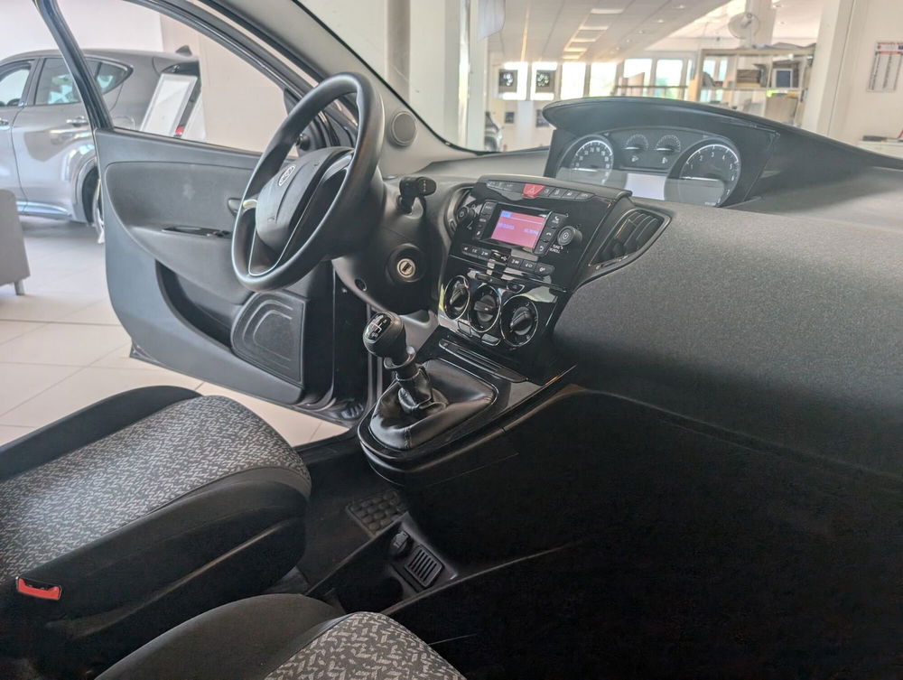 Lancia Ypsilon usata a Arezzo (5)