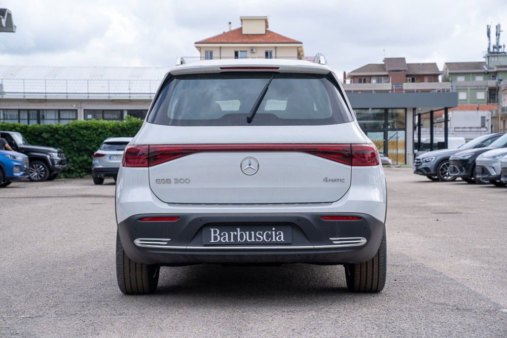 Mercedes-Benz EQB nuova a Pescara (4)