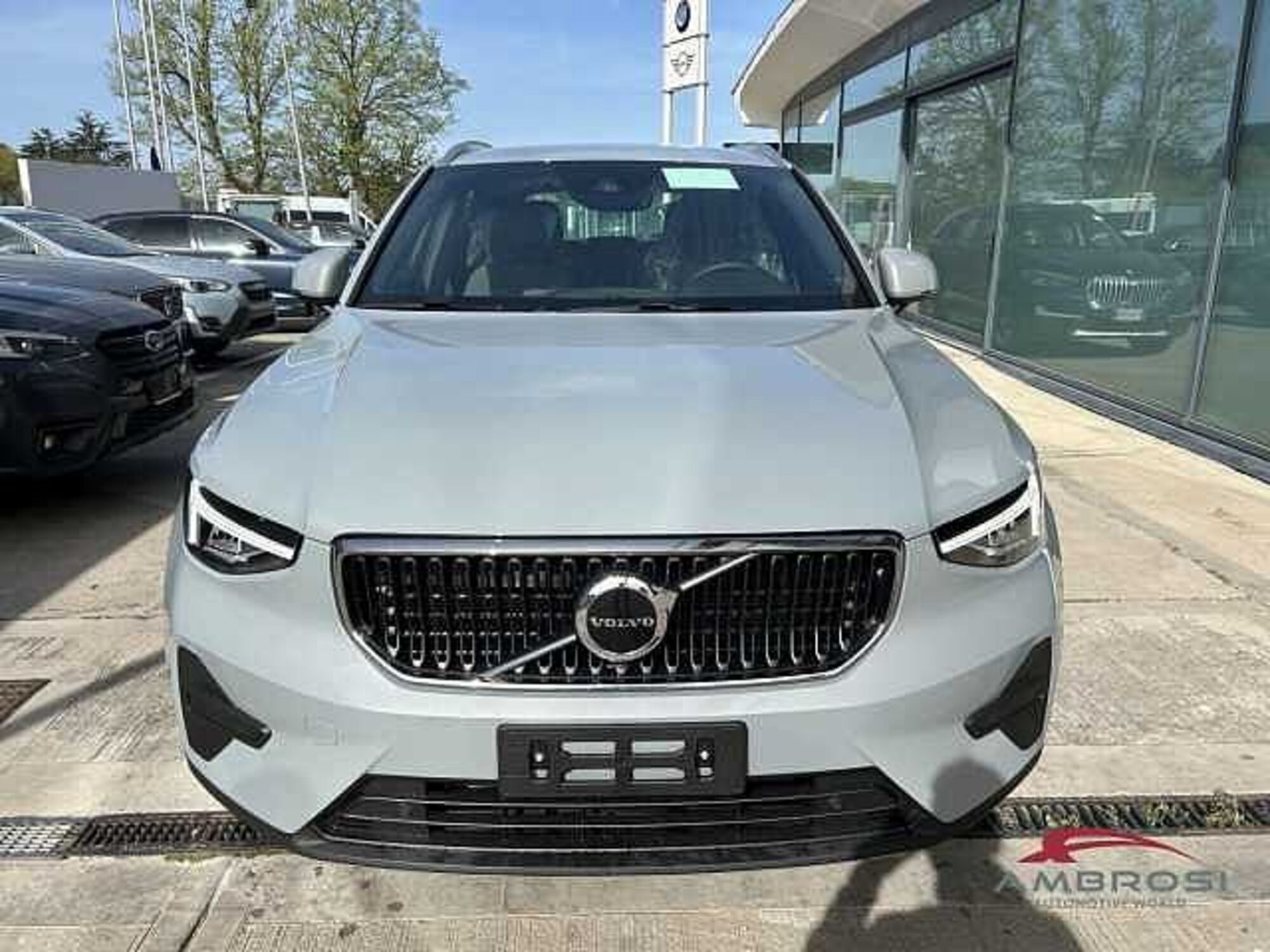 Volvo XC40 T2 automatico Core nuova a Viterbo