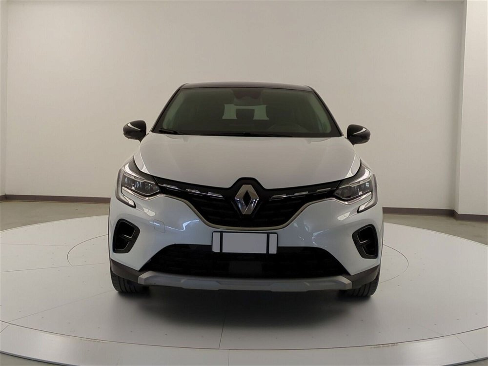 Renault Captur Plug-in Hybrid E-Tech 160 CV Initiale Paris  del 2021 usata a Pratola Serra (2)