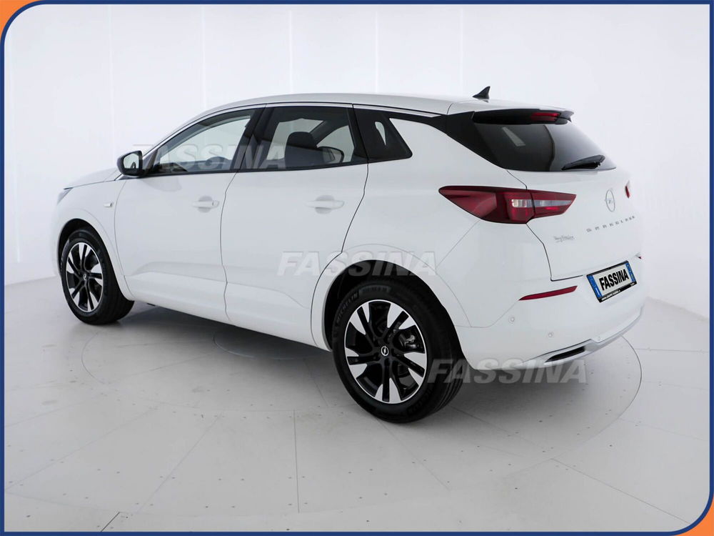 Opel Grandland 1.2 Turbo 12V 130 CV Business Elegance nuova a Milano (4)