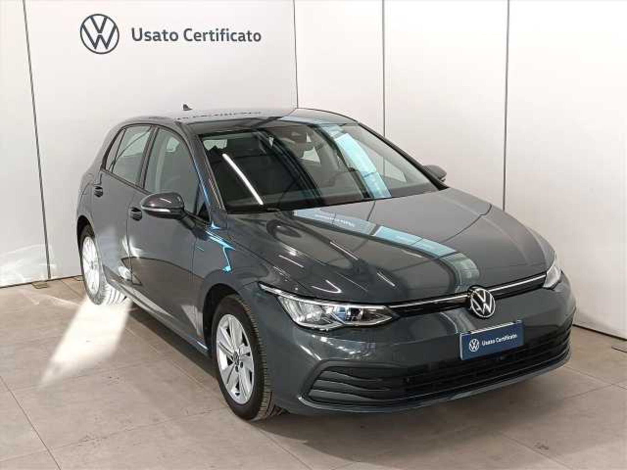 Volkswagen Golf 2.0 tdi Life 115cv del 2021 usata a Brivio