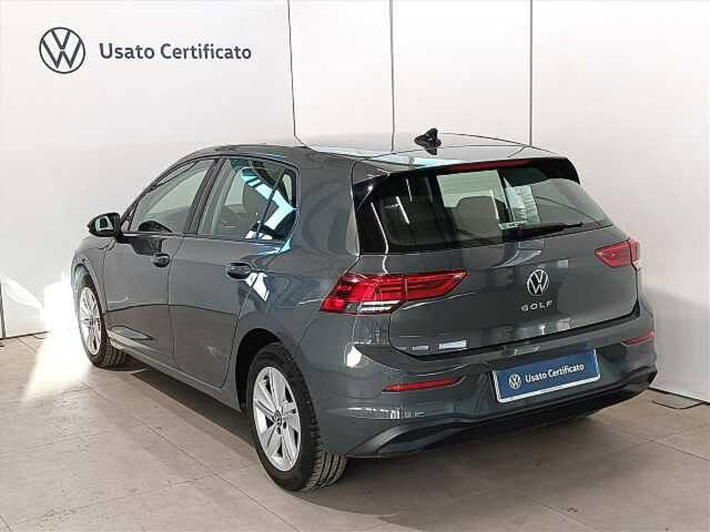 Volkswagen Golf 2.0 tdi Life 115cv del 2021 usata a Brivio (3)