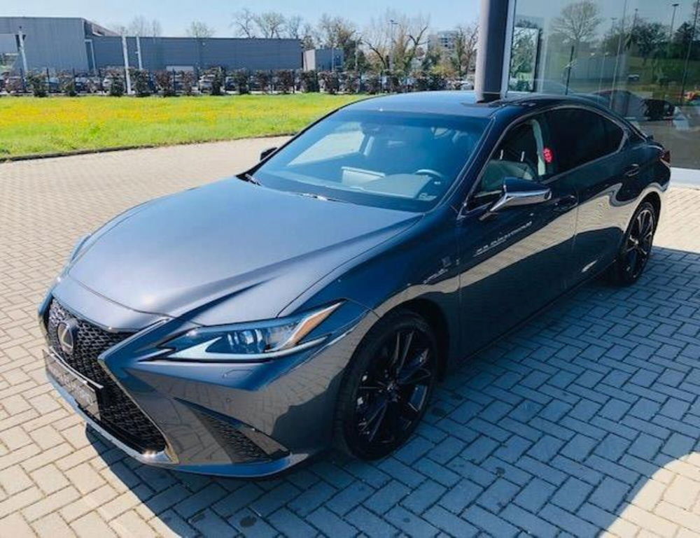 Lexus ES nuova a Perugia