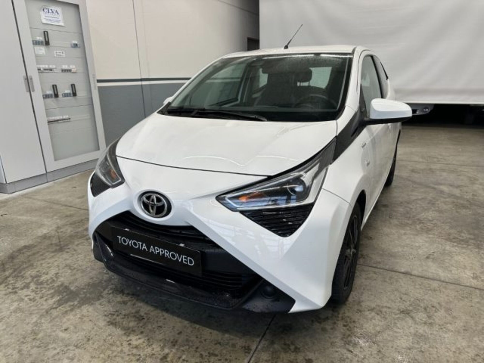 Toyota Aygo Connect 1.0 VVT-i 72 CV 5 porte x-play del 2020 usata a Cuneo