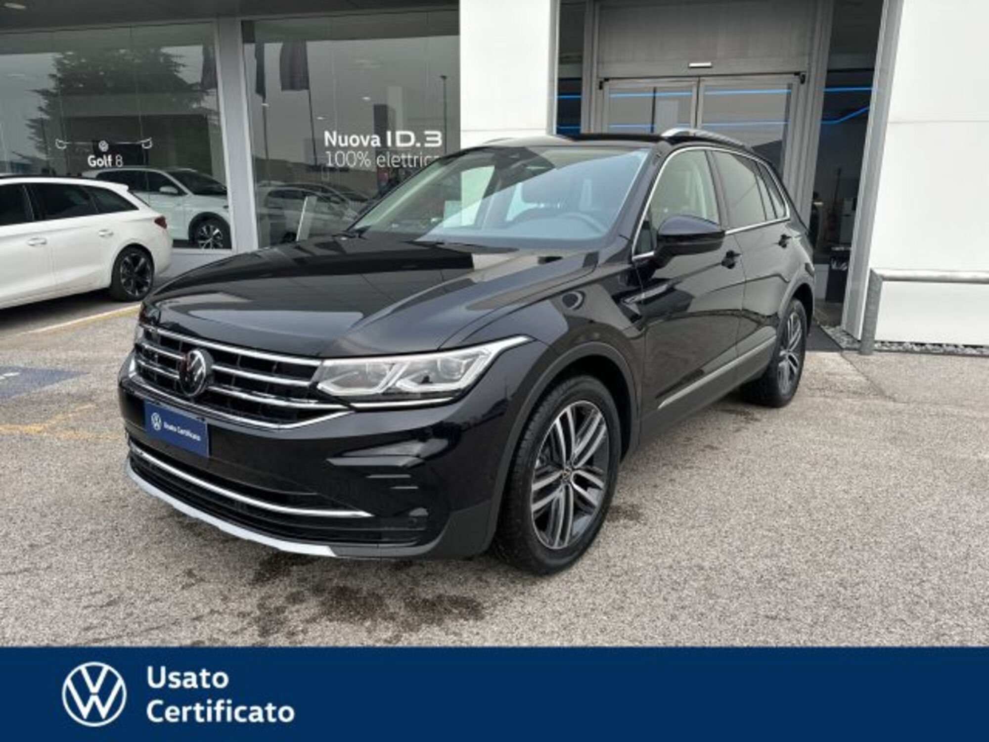 Volkswagen Tiguan 1.5 TSI 150 CV DSG ACT Elegance nuova a Arzignano