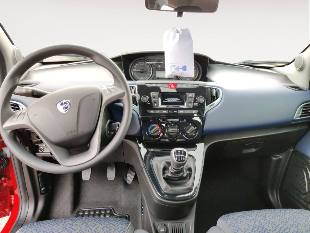 Lancia Ypsilon nuova a Pordenone (10)