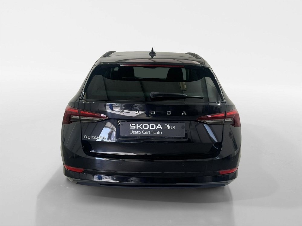 Skoda Octavia Station Wagon 1.5 TSI ACT Wagon Executive  del 2021 usata a Massa (4)
