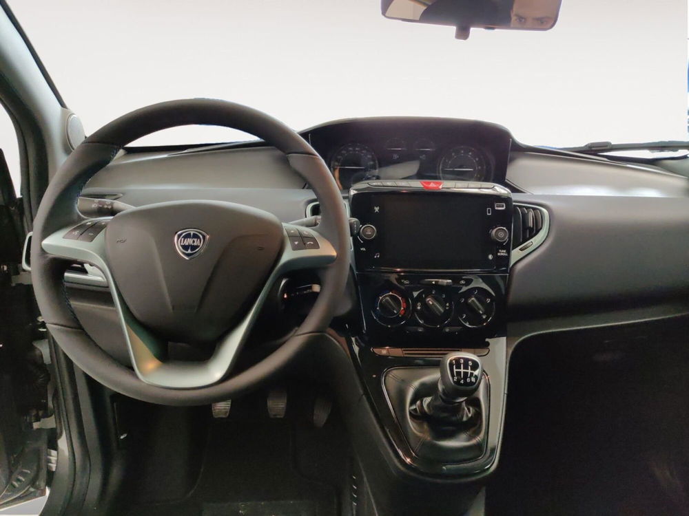 Lancia Ypsilon nuova a Pordenone (10)