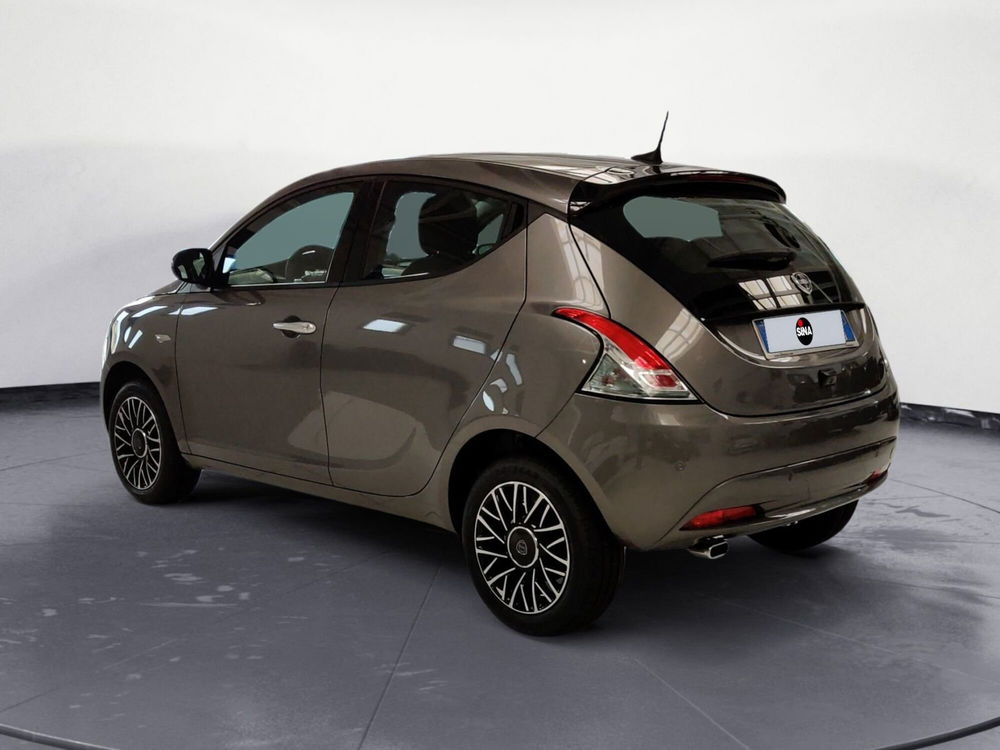 Lancia Ypsilon 1.0 FireFly 5 porte S&S Hybrid Platino nuova a Pordenone (3)