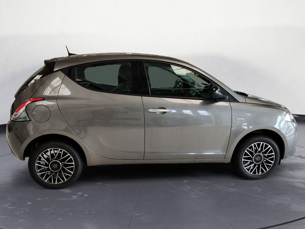 Lancia Ypsilon nuova a Pordenone (6)