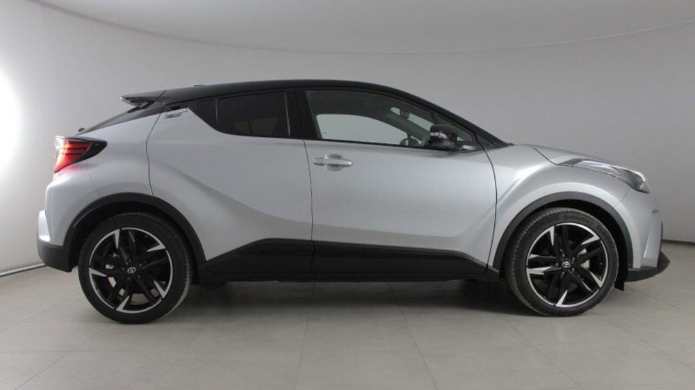 Toyota Toyota C-HR nuova a Palermo (13)