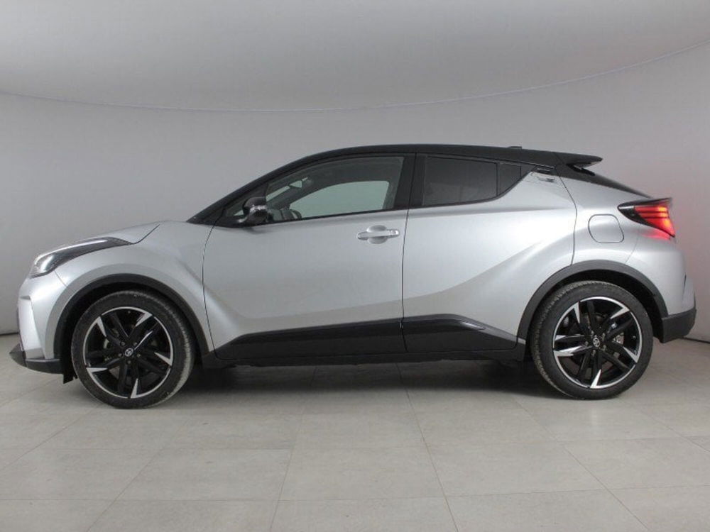 Toyota Toyota C-HR nuova a Palermo (2)