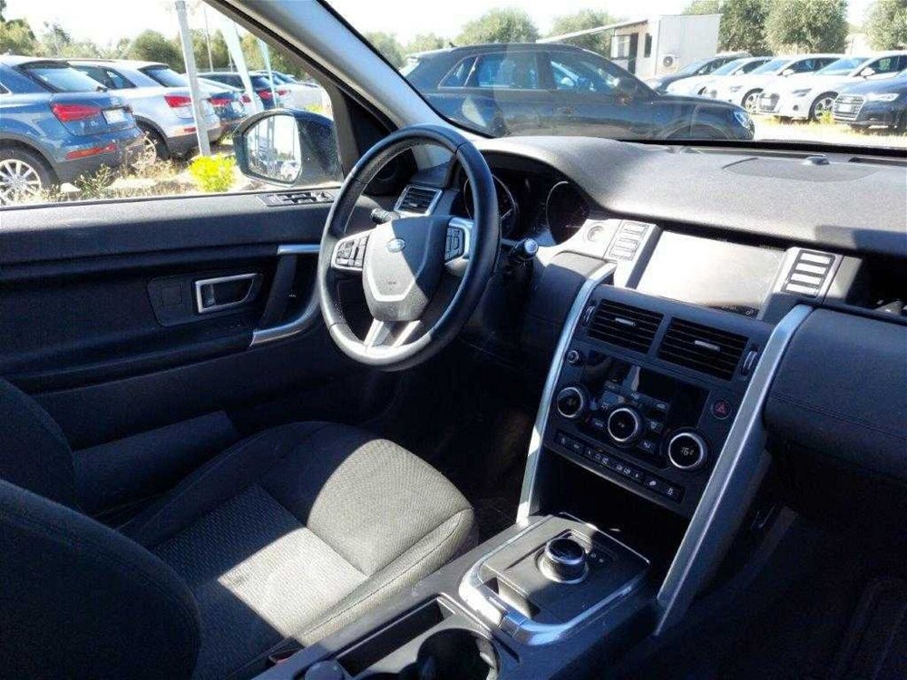Land Rover Discovery Sport 2.0 TD4 150 CV Deep Blue Edition del 2018 usata a Triggiano (3)