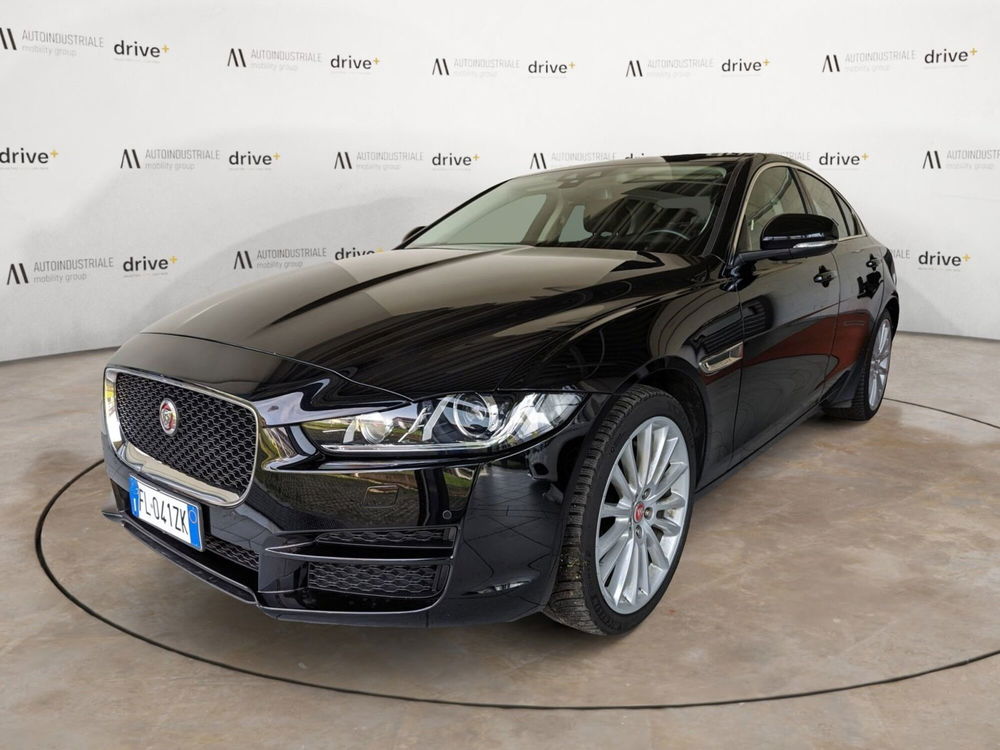 Jaguar XE 2.0 D 180 CV AWD aut. Prestige  del 2017 usata a Brunico/Bruneck