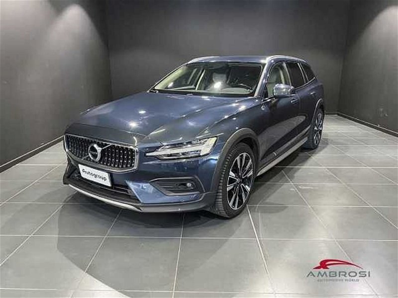 Volvo V60 Cross Country D4 AWD Geartronic Pro  del 2019 usata a Viterbo