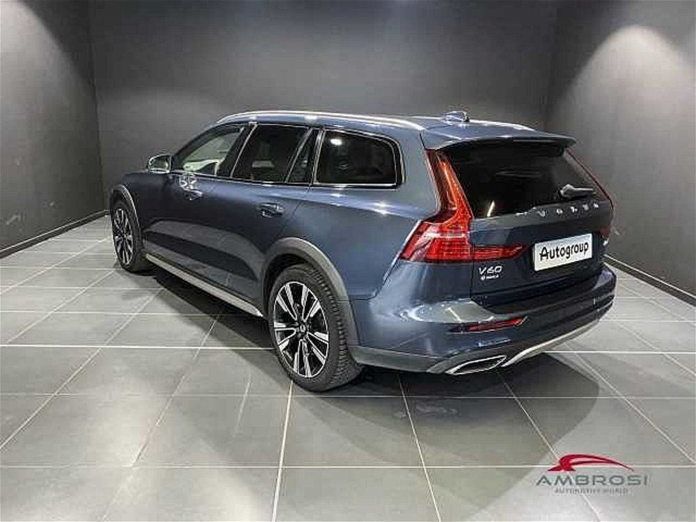 Volvo V60 Cross Country D4 AWD Geartronic Pro  del 2019 usata a Viterbo (4)