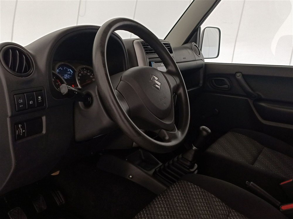 Suzuki Jimny 1.3i 16V cat Cabrio 4WD JLX  del 2018 usata a Modugno (5)