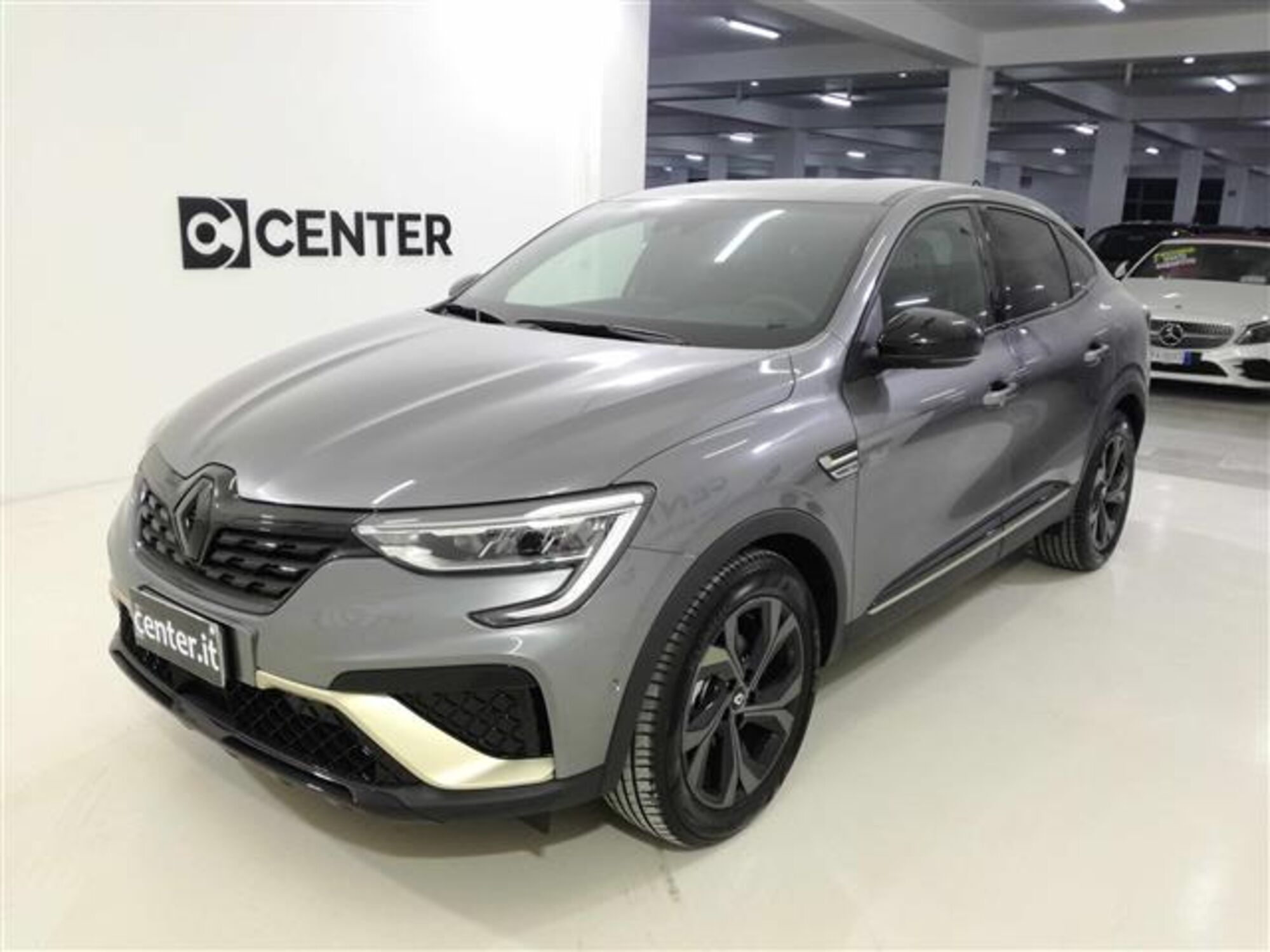 Renault Arkana 1.6 full hybrid Techno 145cv nuova a Salerno