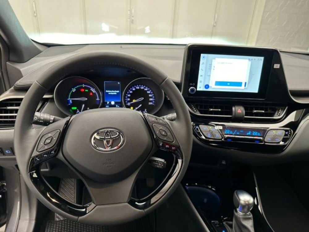 Toyota Toyota C-HR nuova a Cuneo (15)