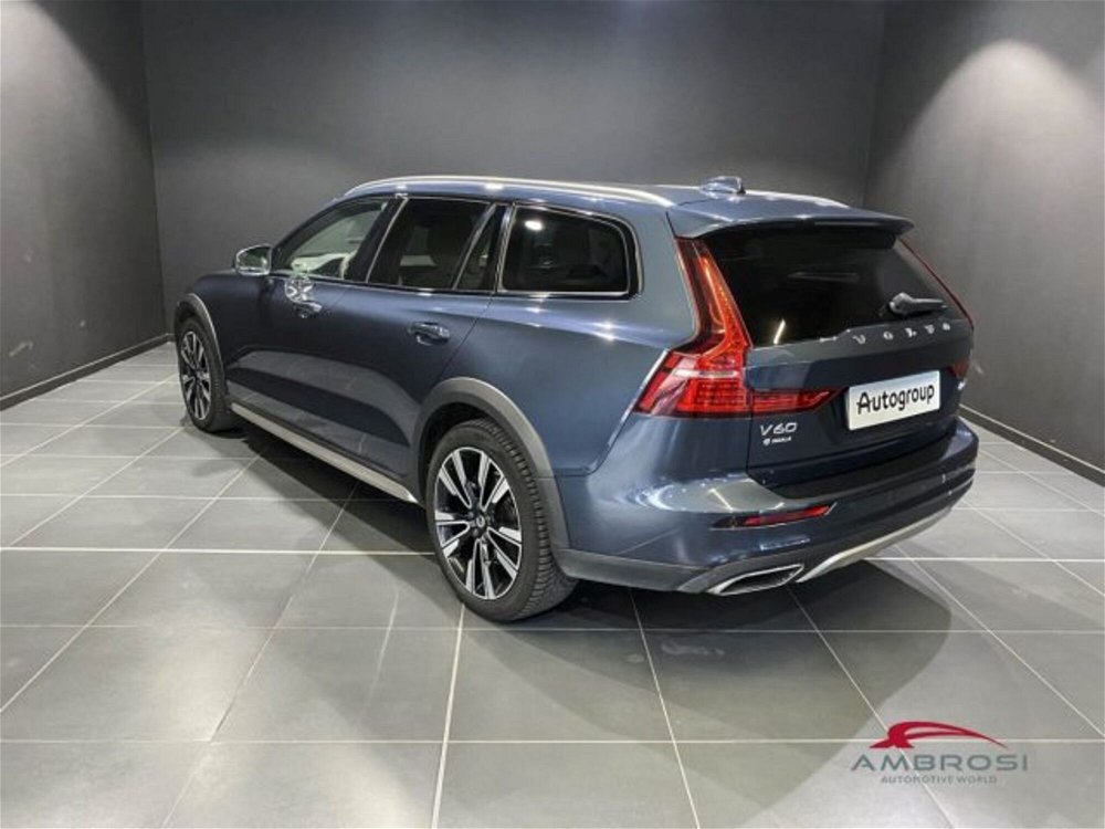 Volvo V60 Cross Country D4 AWD Geartronic Pro  del 2019 usata a Corciano (4)