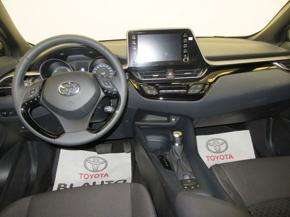 Toyota Toyota C-HR nuova a Firenze (9)